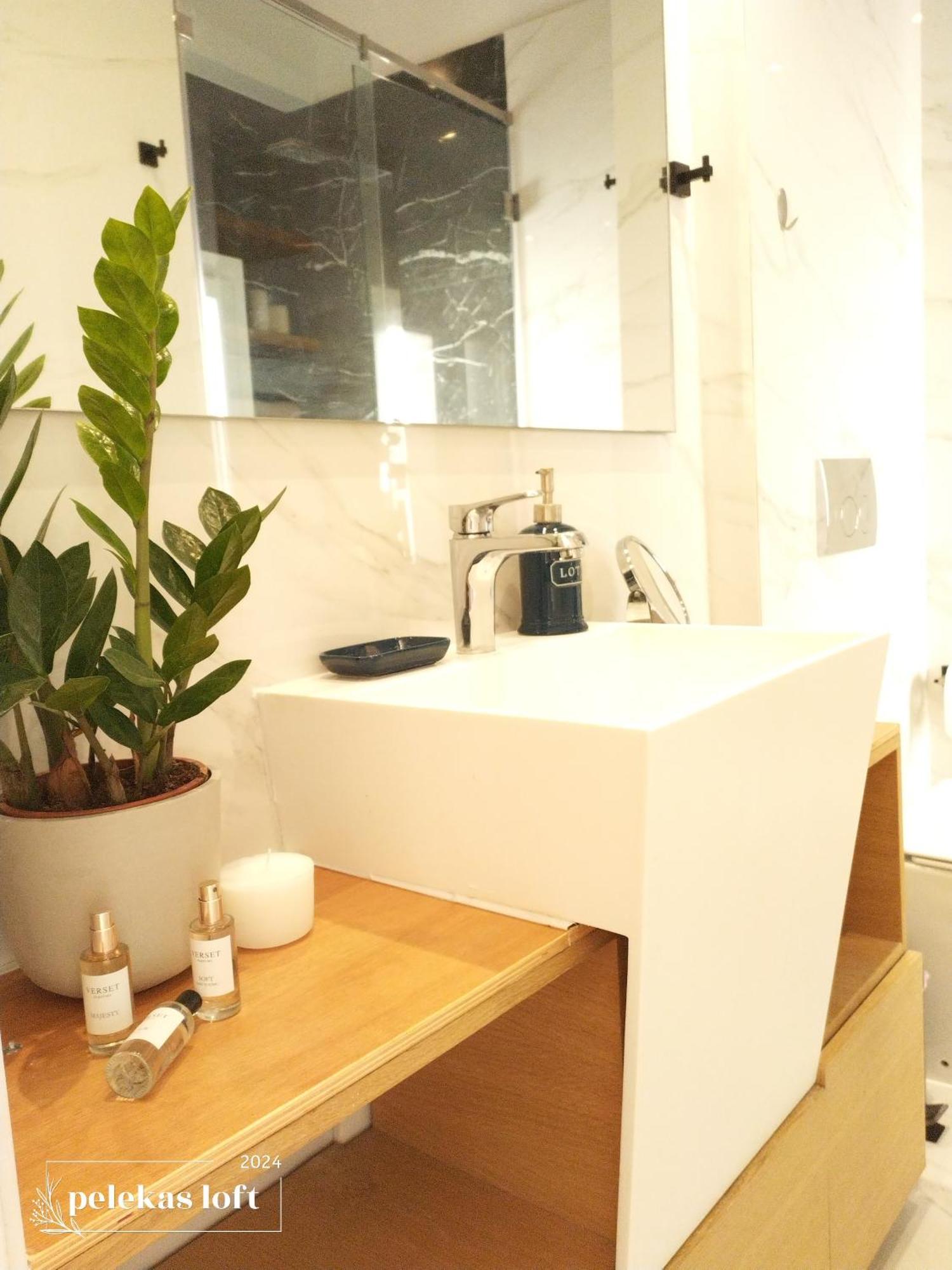 Loft Apartment *